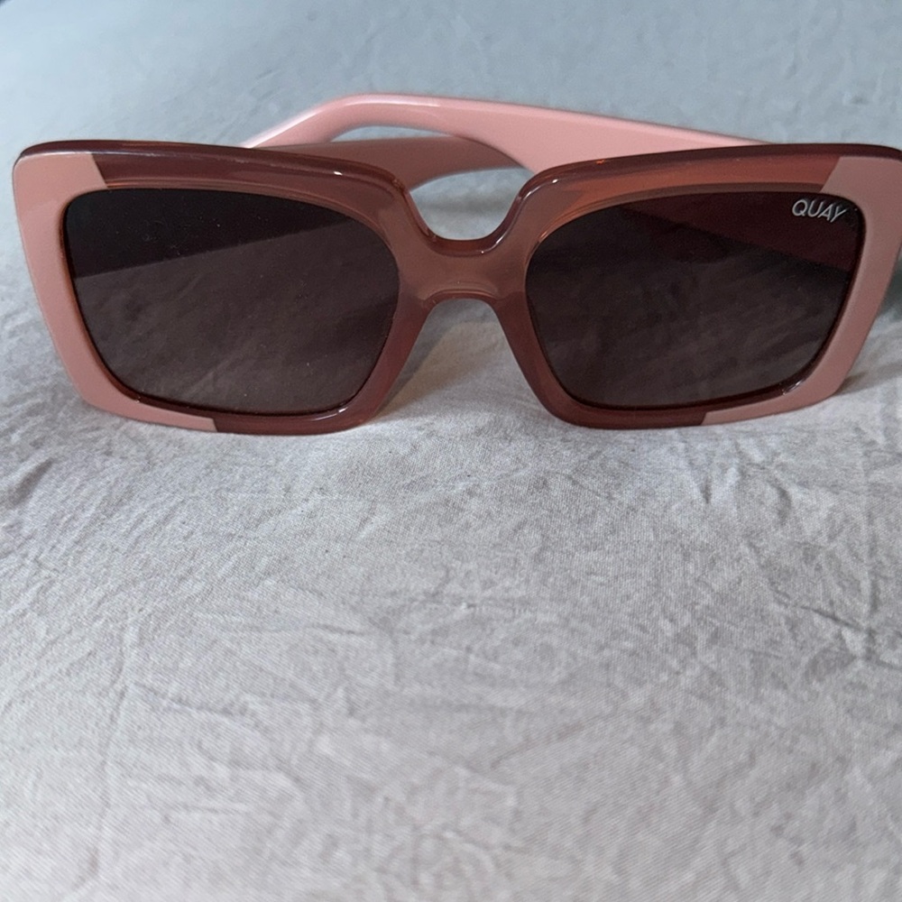 Quay pink total vibe sunglasses - Picture 2 of 5